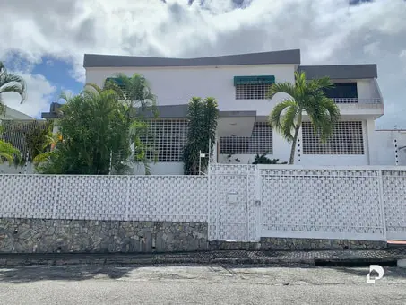 Casa en Cumbres de Curumo, Caracas – 28