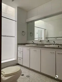 Casa en Cumbres de Curumo, Caracas – 19