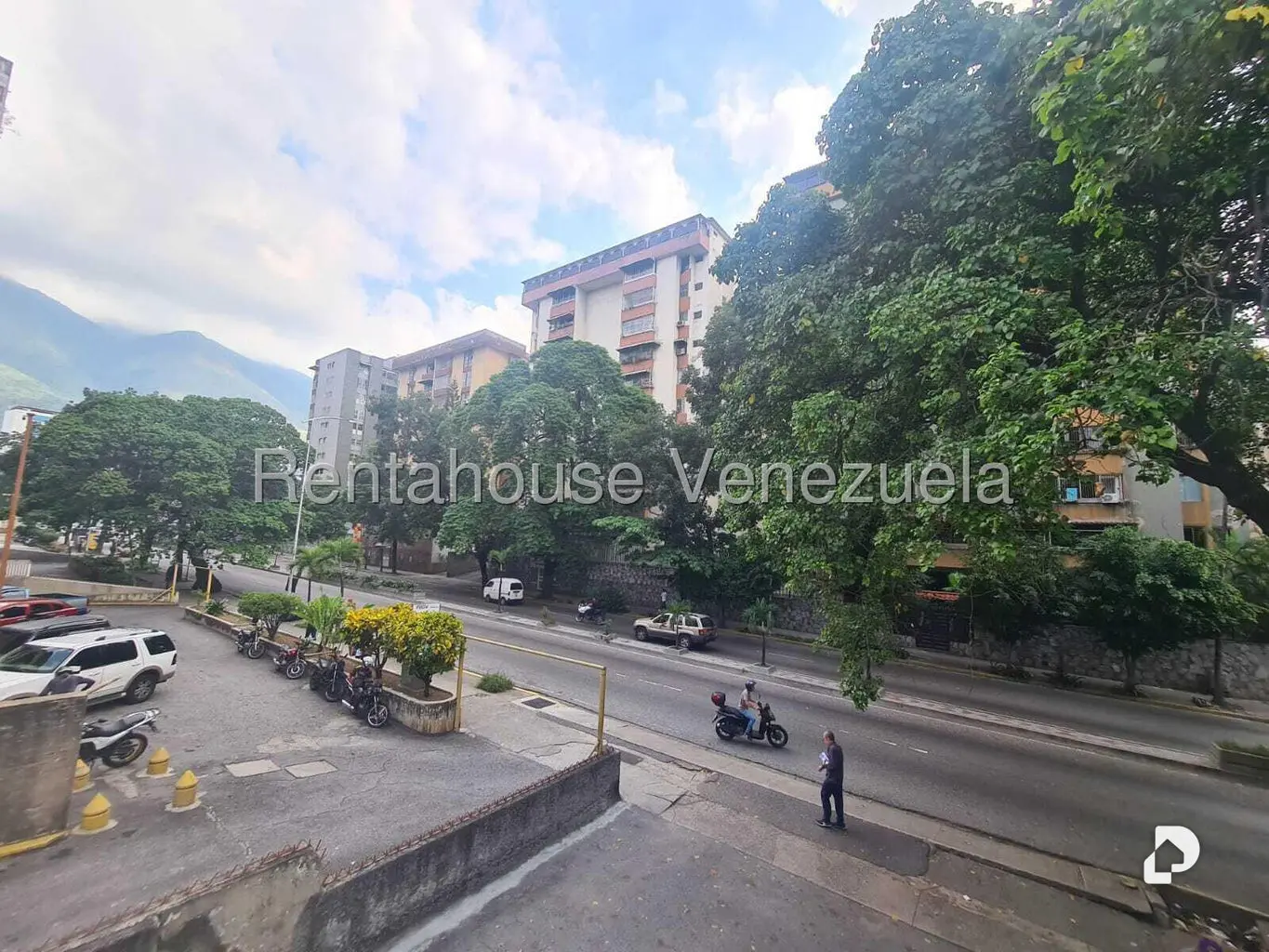 Local comercial en La Urbina, Caracas – 14