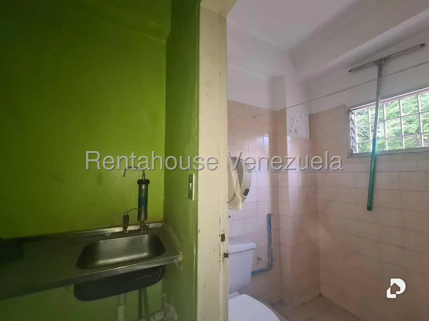 Local comercial en La Urbina, Caracas – 19