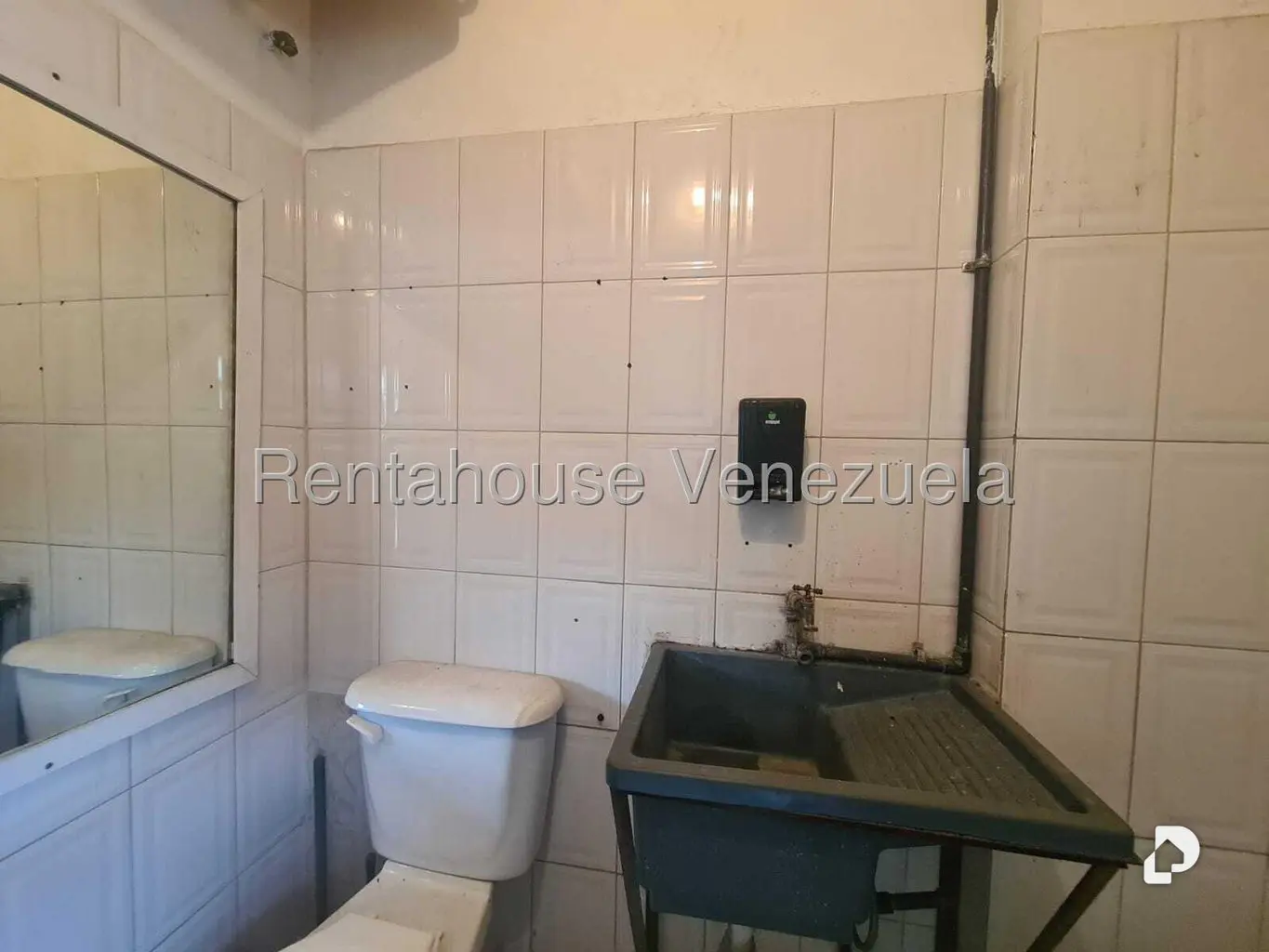 Local comercial en La Urbina, Caracas – 11