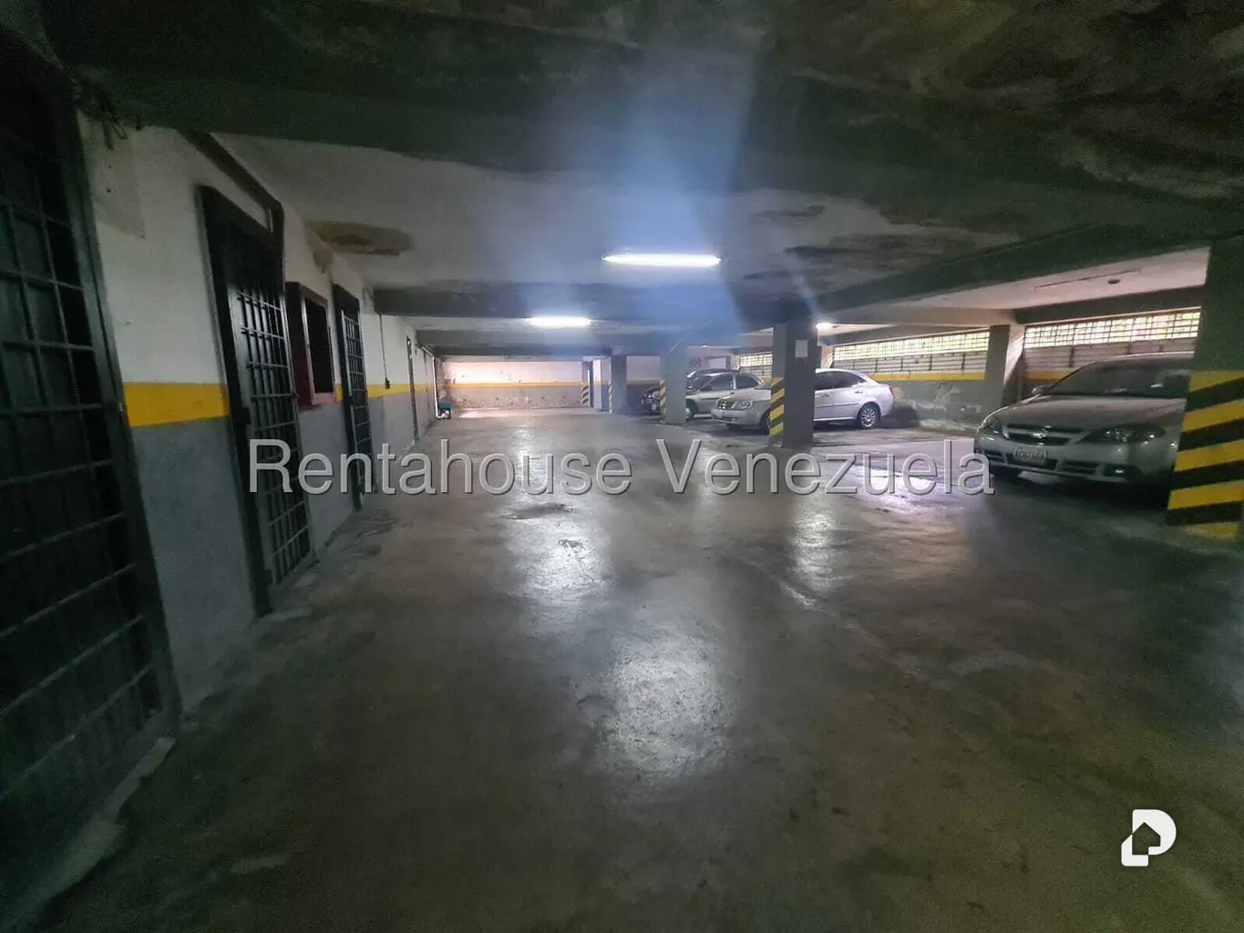 Local comercial en La Urbina, Caracas – 26
