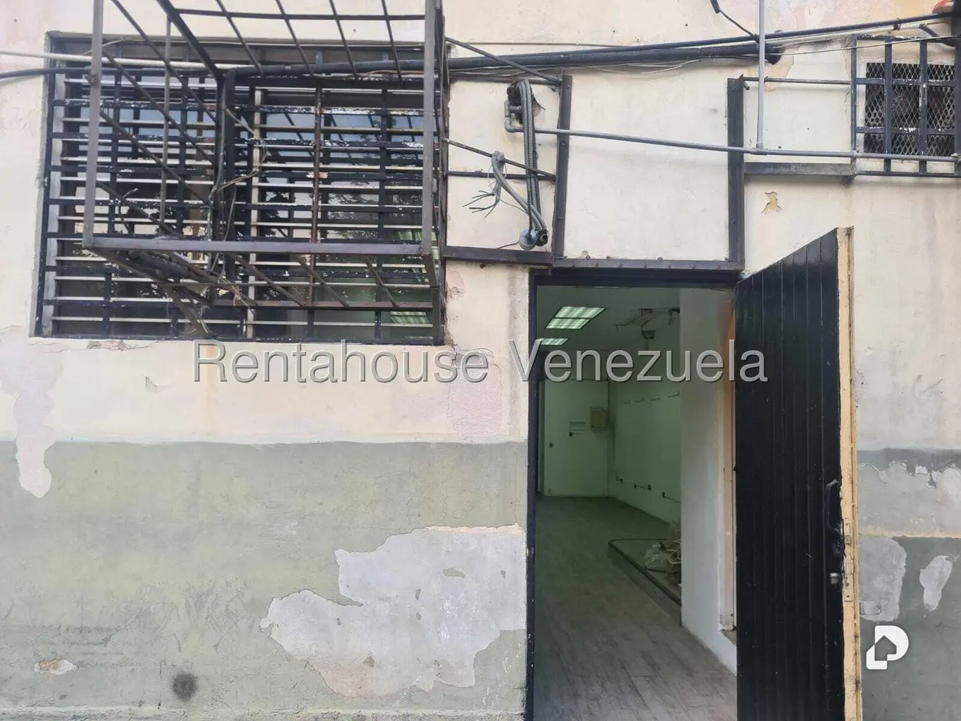 Local comercial en La Urbina, Caracas – 28