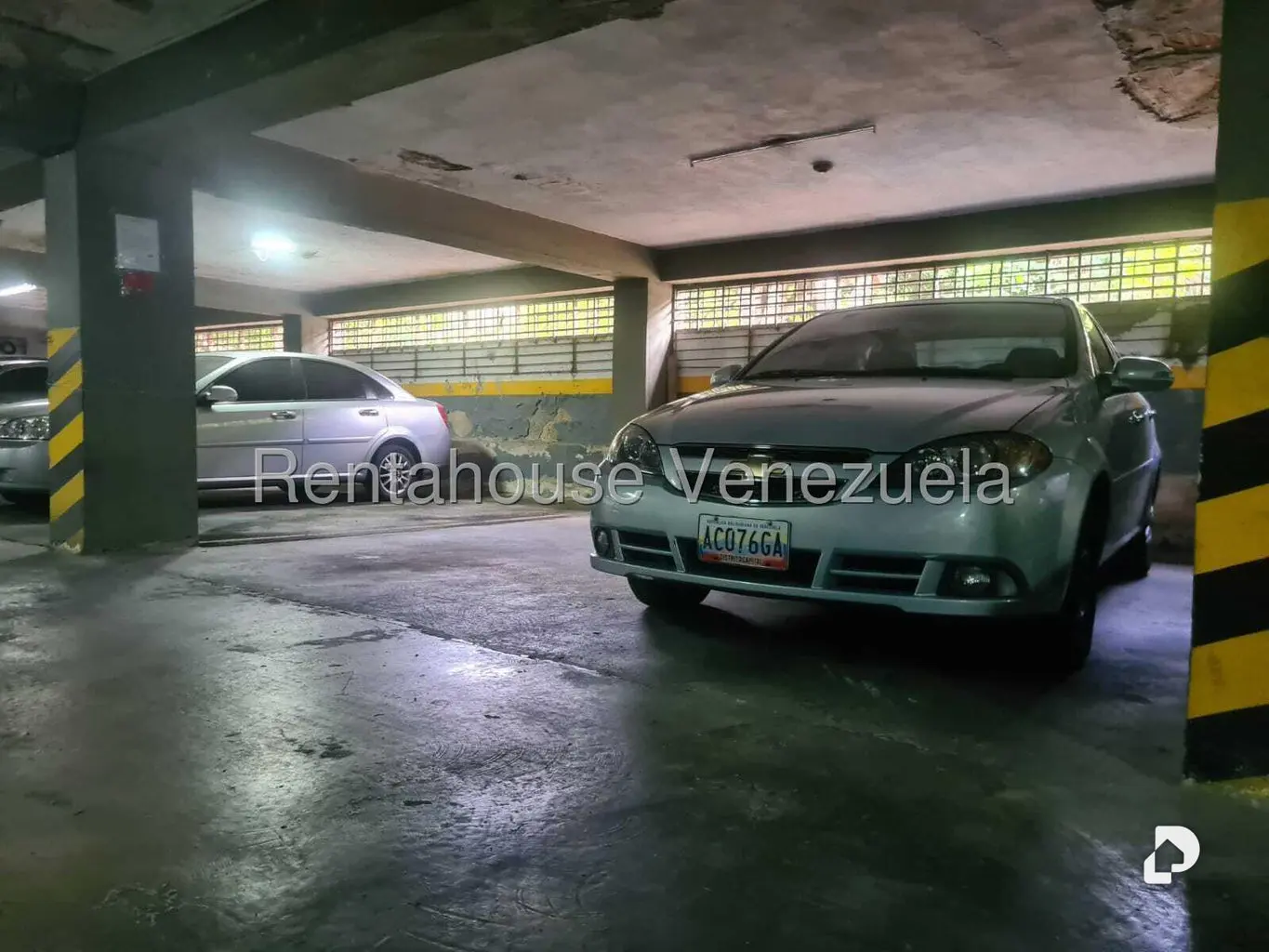 Local comercial en La Urbina, Caracas – 25