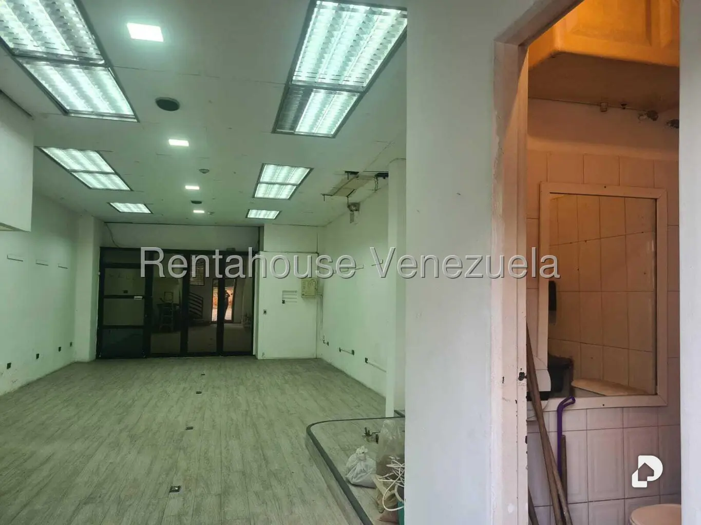 Local comercial en La Urbina, Caracas – 5