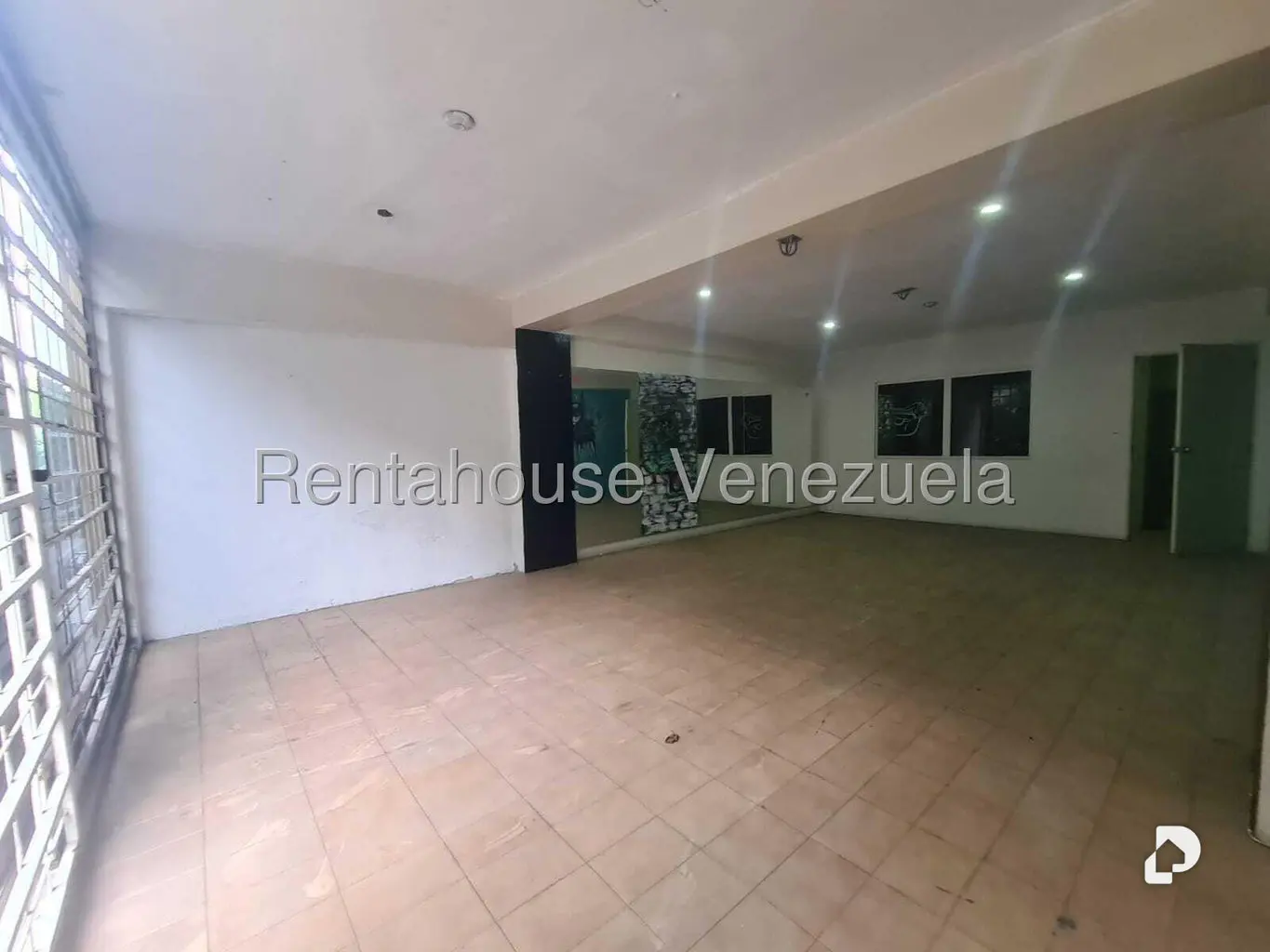 Local comercial en La Urbina, Caracas – 9