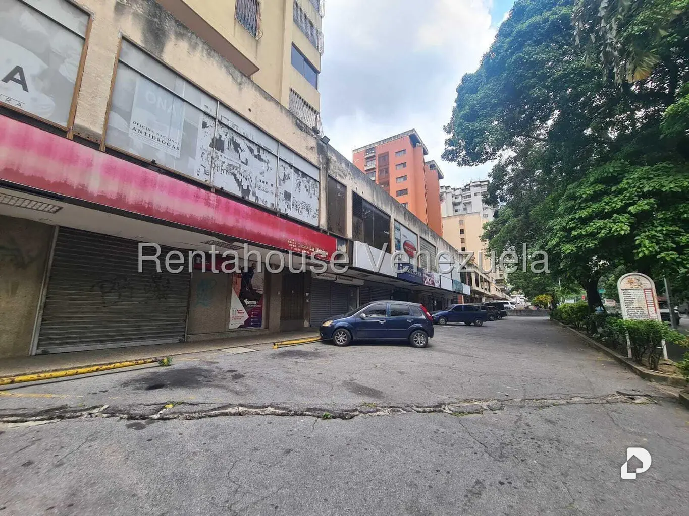 Local comercial en La Urbina, Caracas – 30
