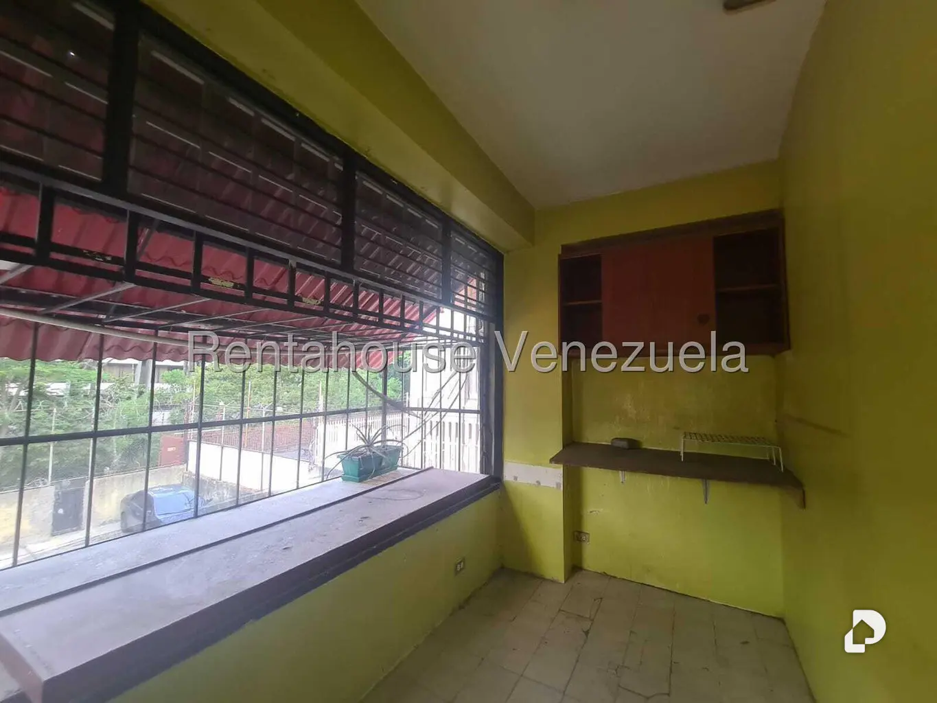 Local comercial en La Urbina, Caracas – 17
