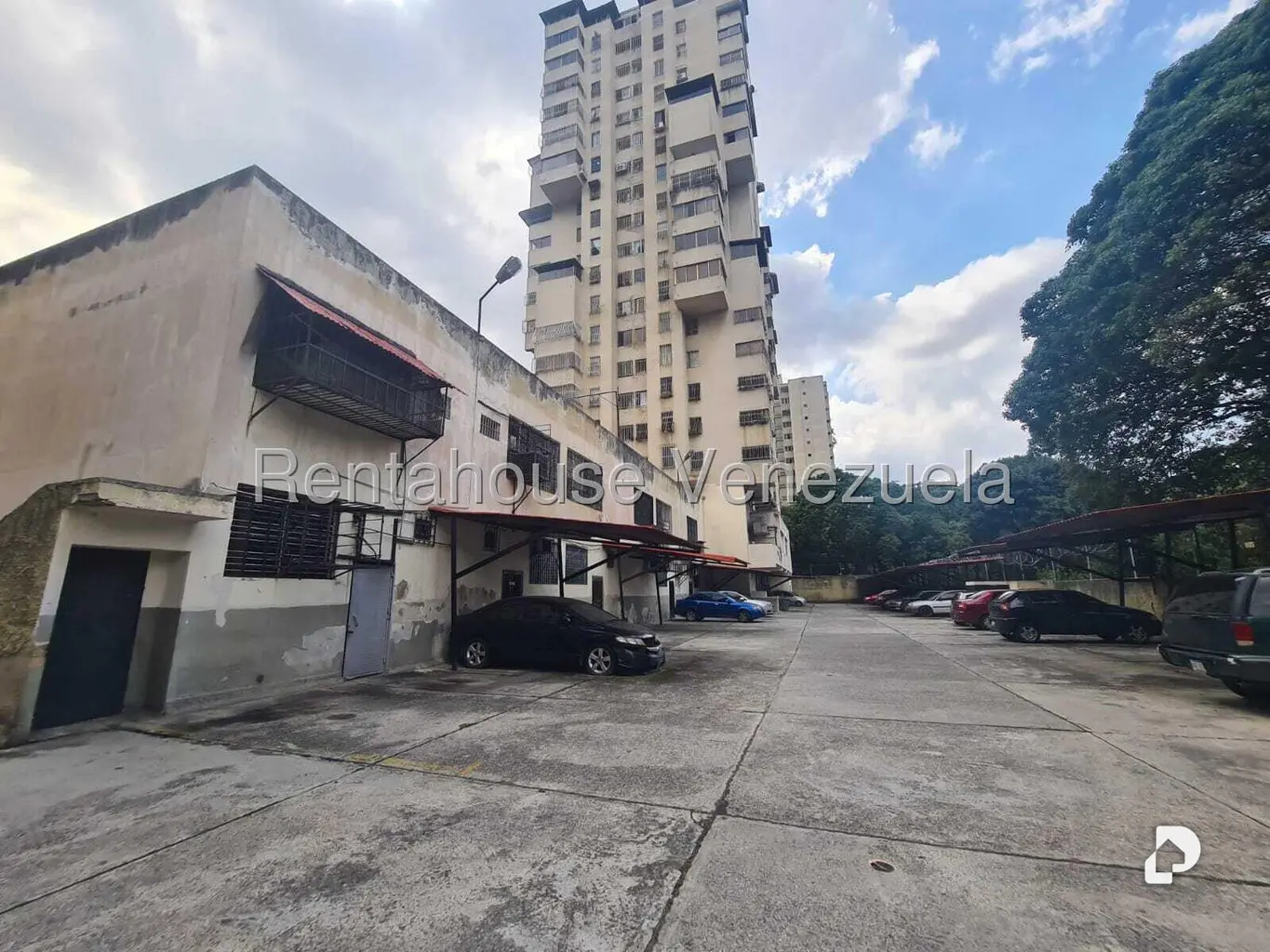 Local comercial en La Urbina, Caracas – 29