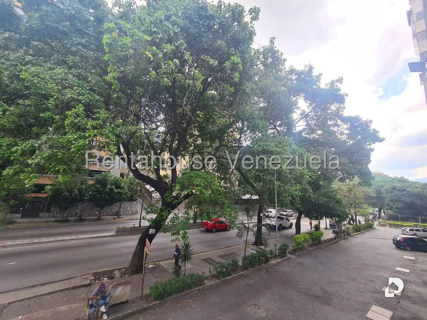 Local comercial en La Urbina, Caracas – 13