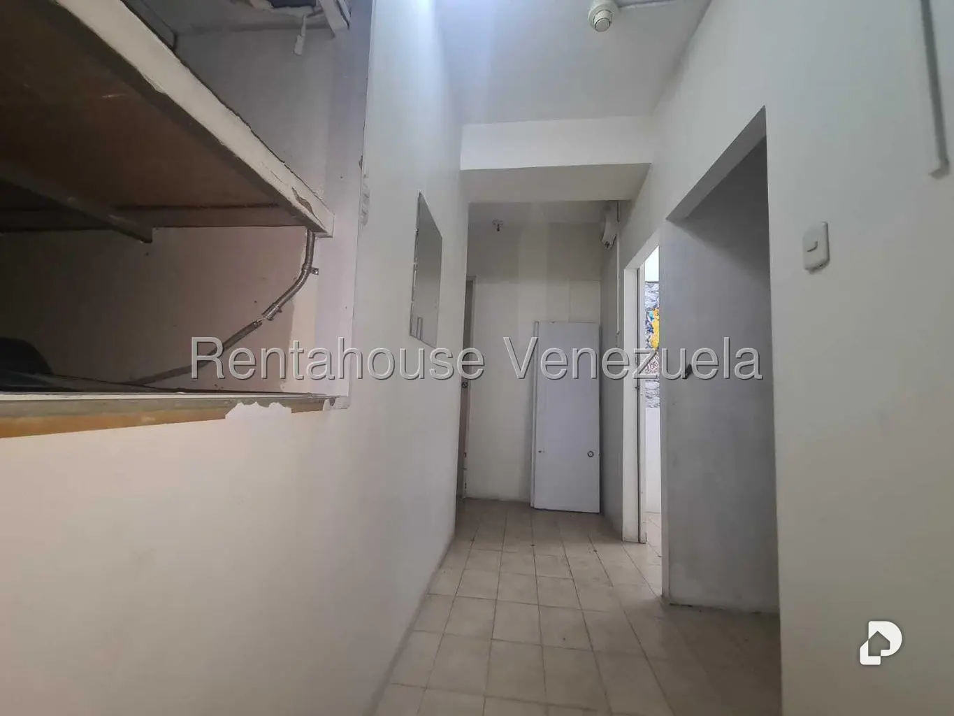 Local comercial en La Urbina, Caracas – 20