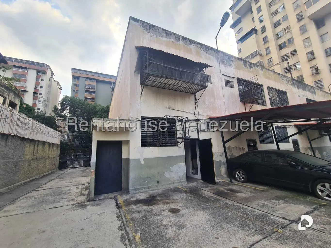 Local comercial en La Urbina, Caracas – 27
