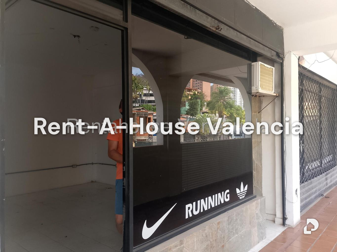 Local comercial en El Parral, Valencia – 3