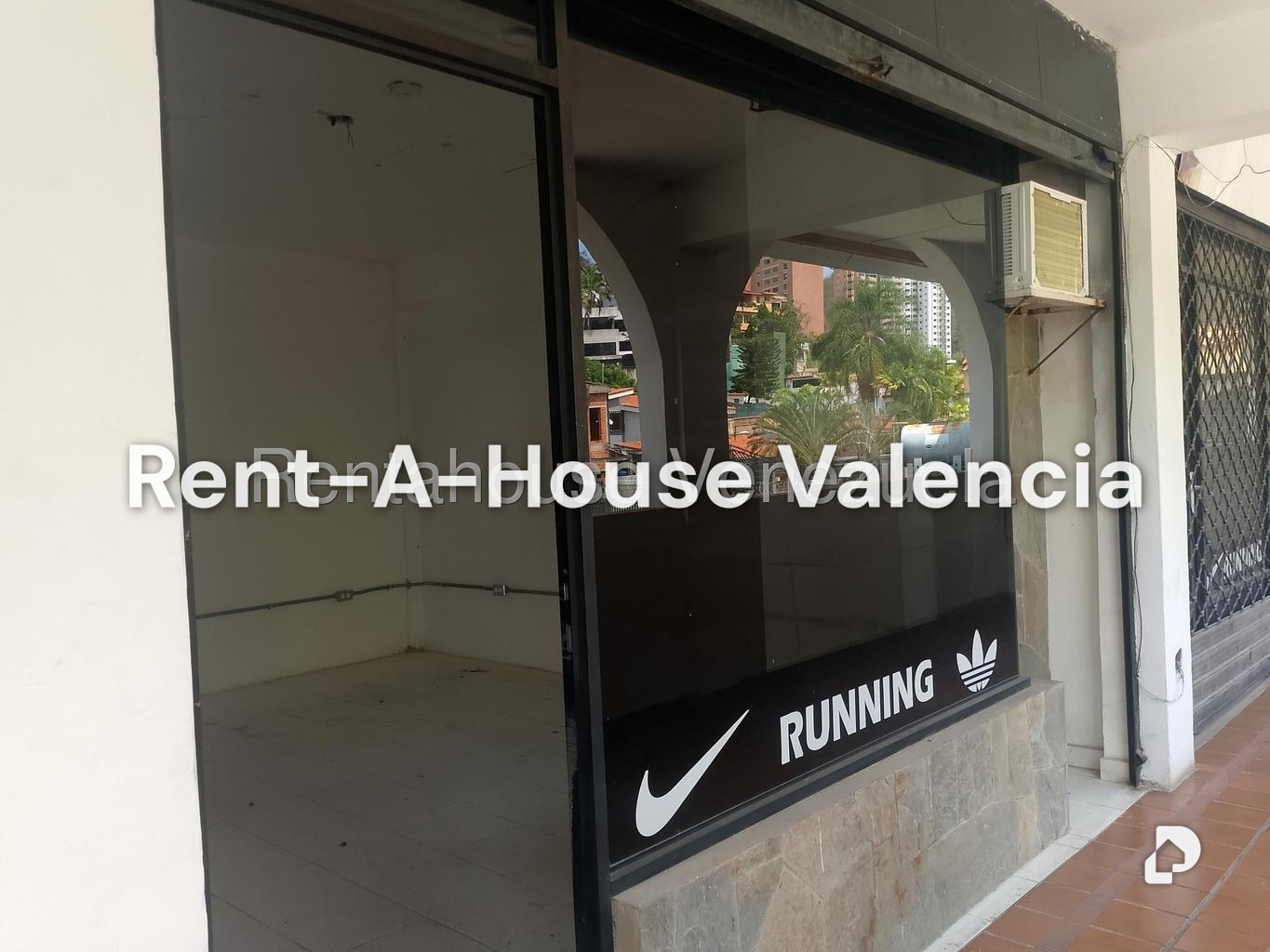 Local comercial en El Parral, Valencia – 4