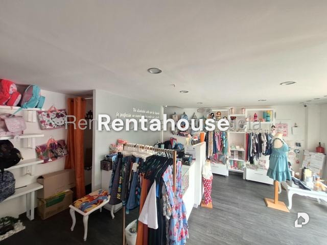 Local comercial en Parroquia Urbana San José, Valencia – 11