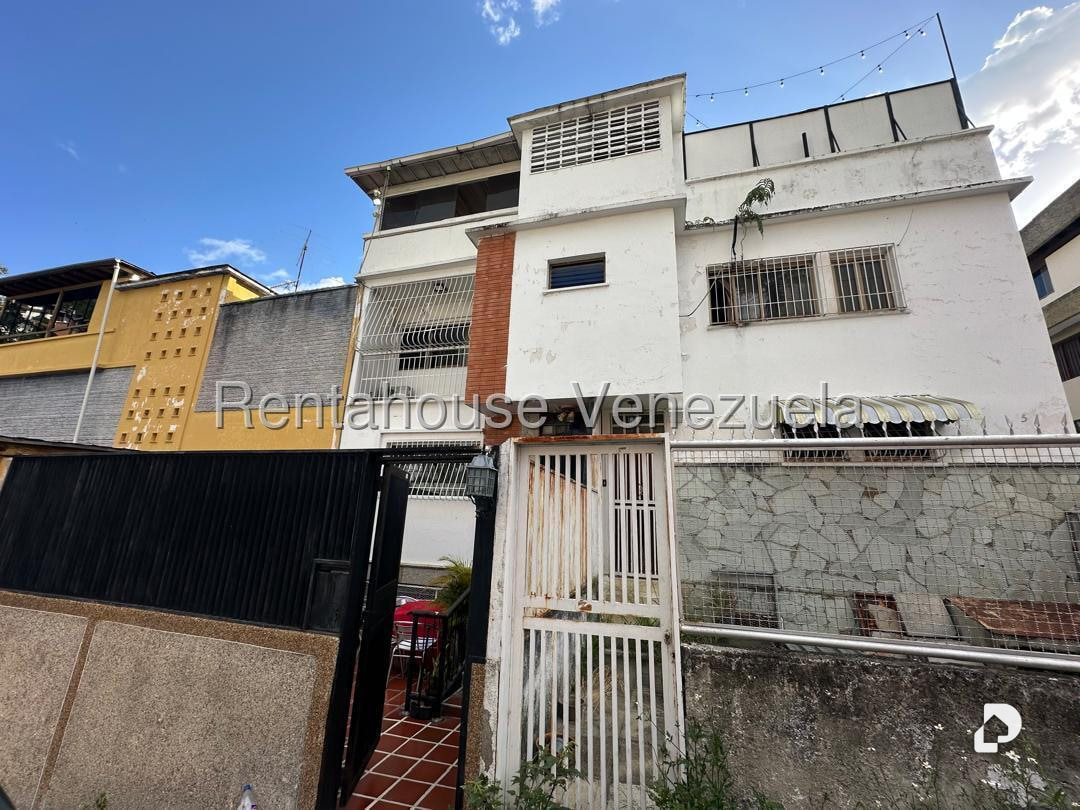 Casa en Colinas de Los Chaguaramos, Caracas – 26