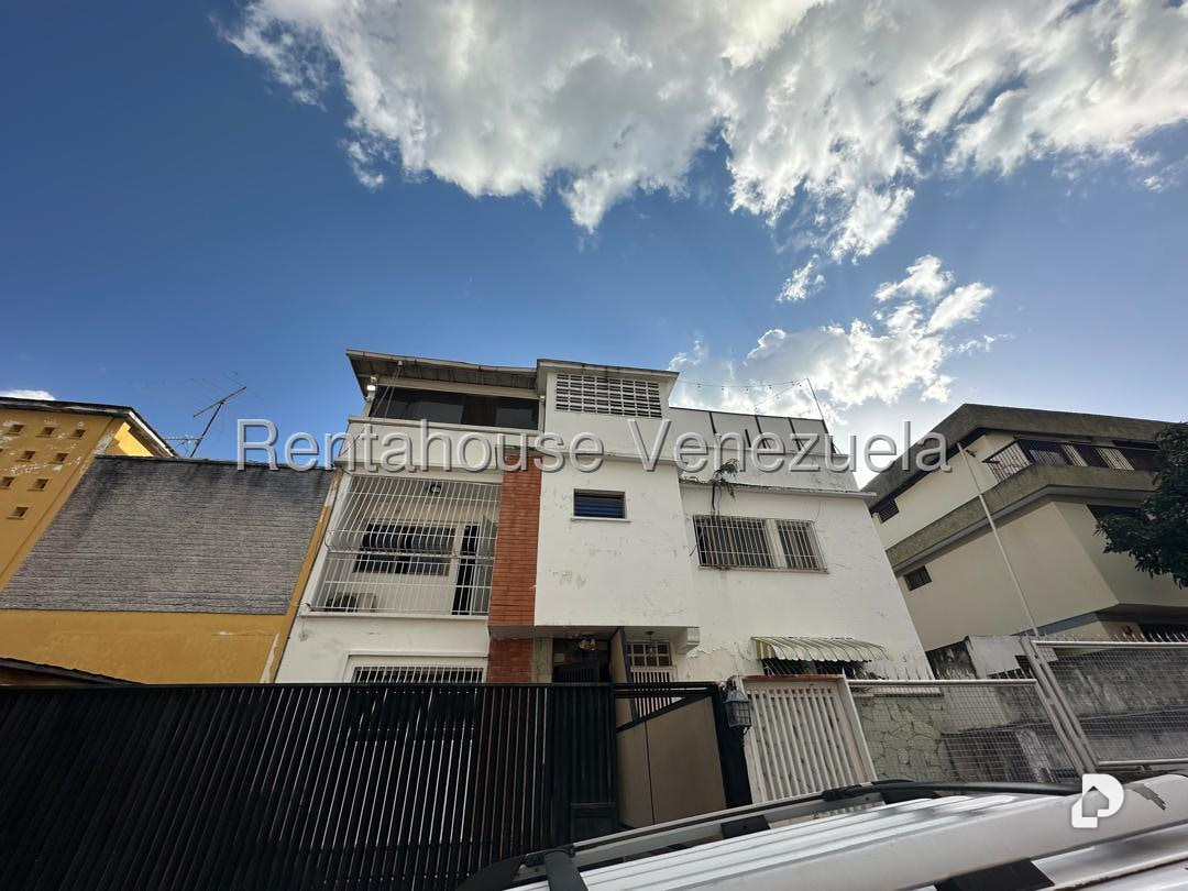 Casa en Colinas de Los Chaguaramos, Caracas – 25