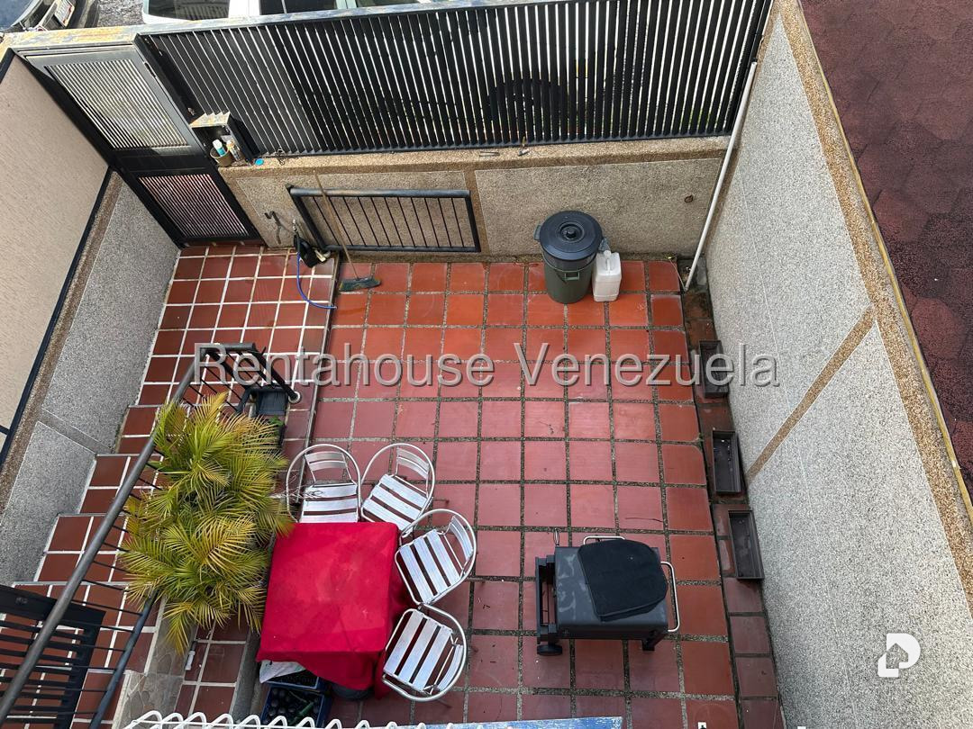 Casa en Colinas de Los Chaguaramos, Caracas – 24