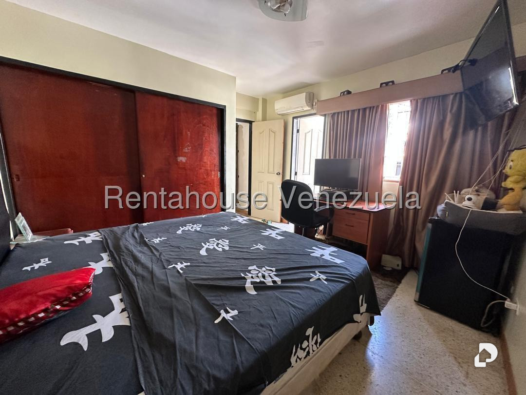 Casa en Colinas de Los Chaguaramos, Caracas – 12