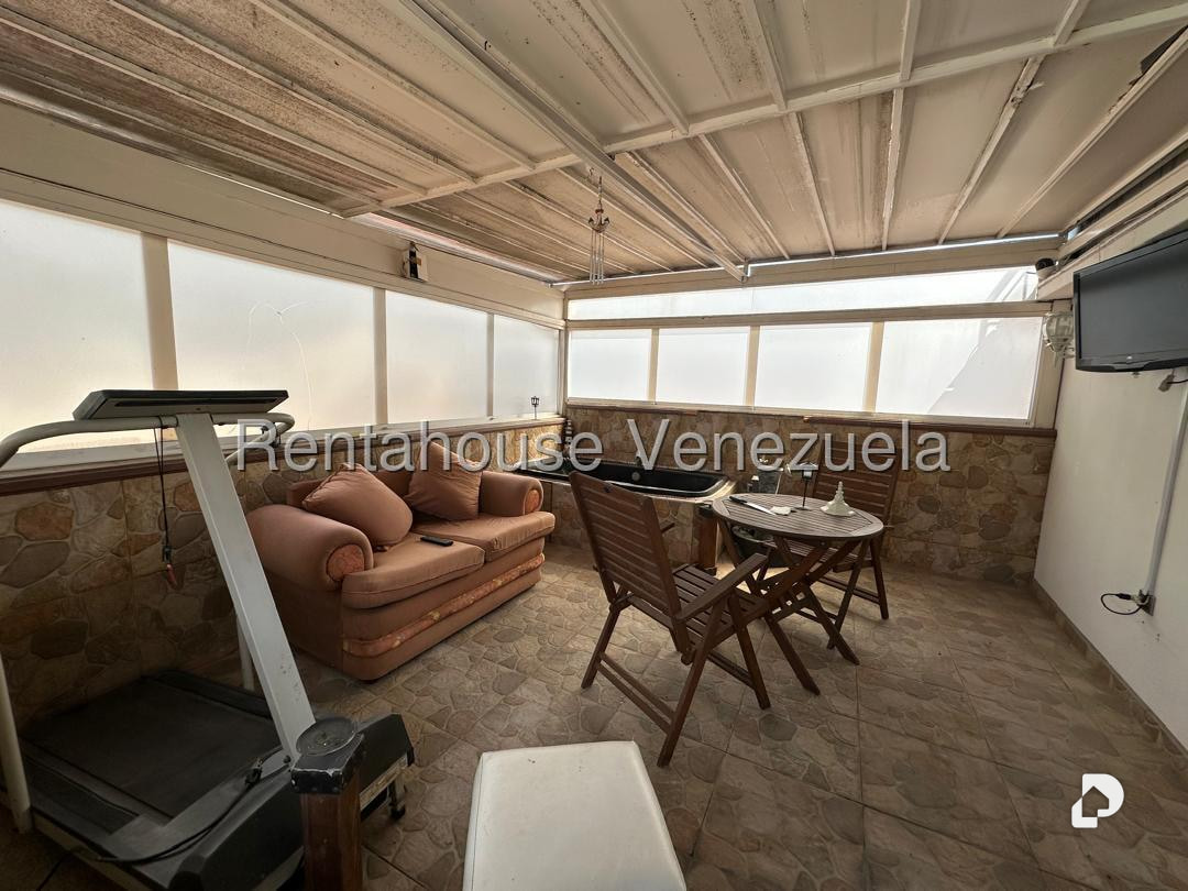 Casa en Colinas de Los Chaguaramos, Caracas – 16