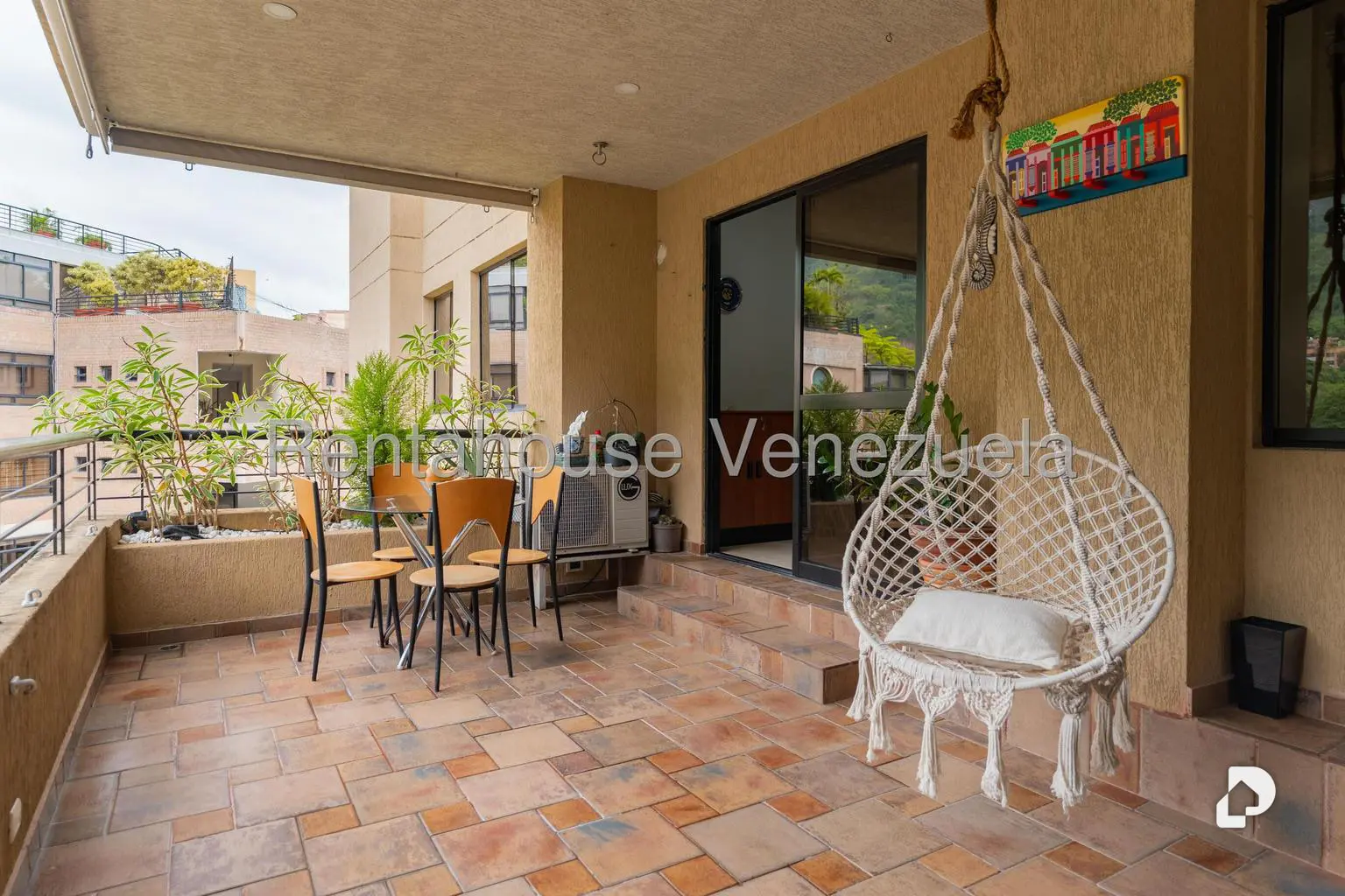 Apartamento en Los Palos Grandes, Caracas – 23