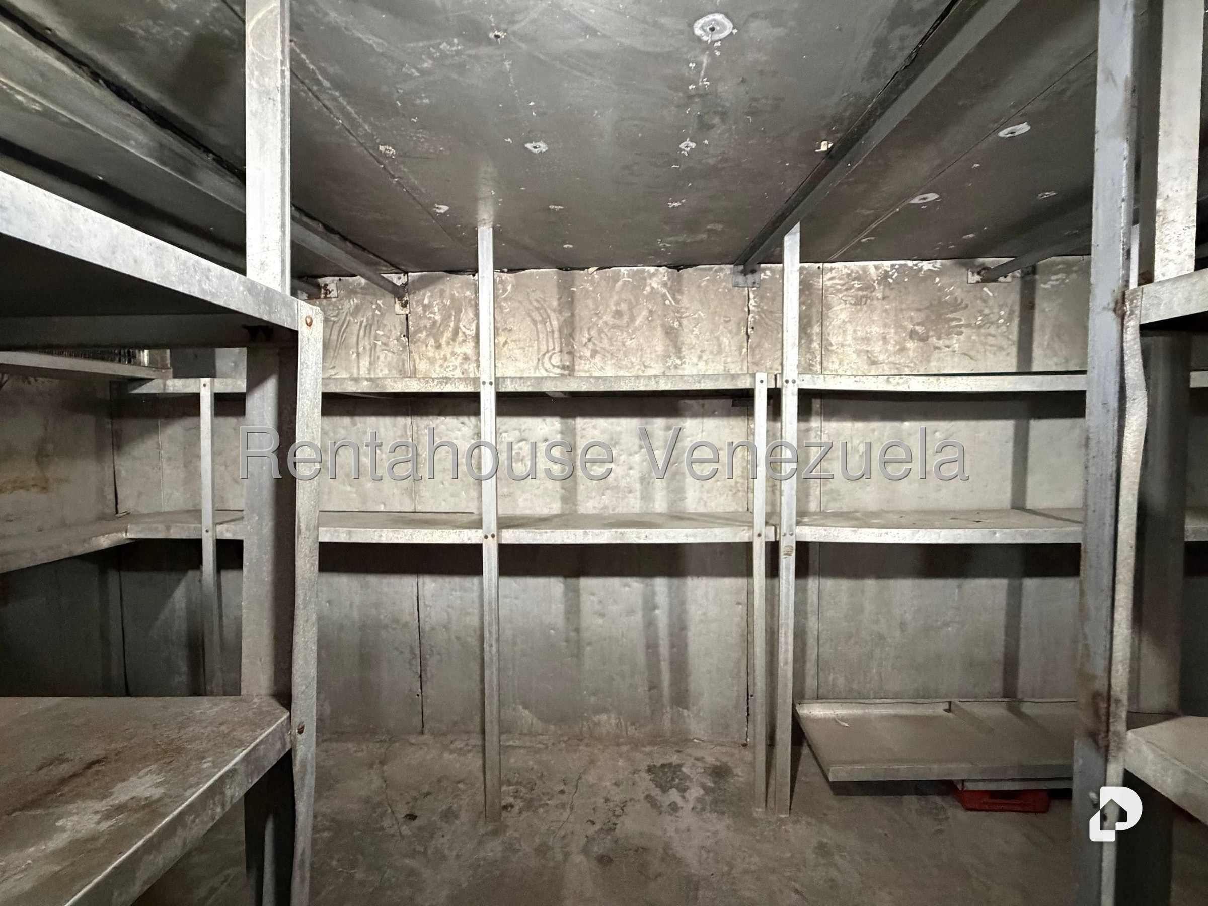 Galpón en Los Palos Grandes, Caracas – 14