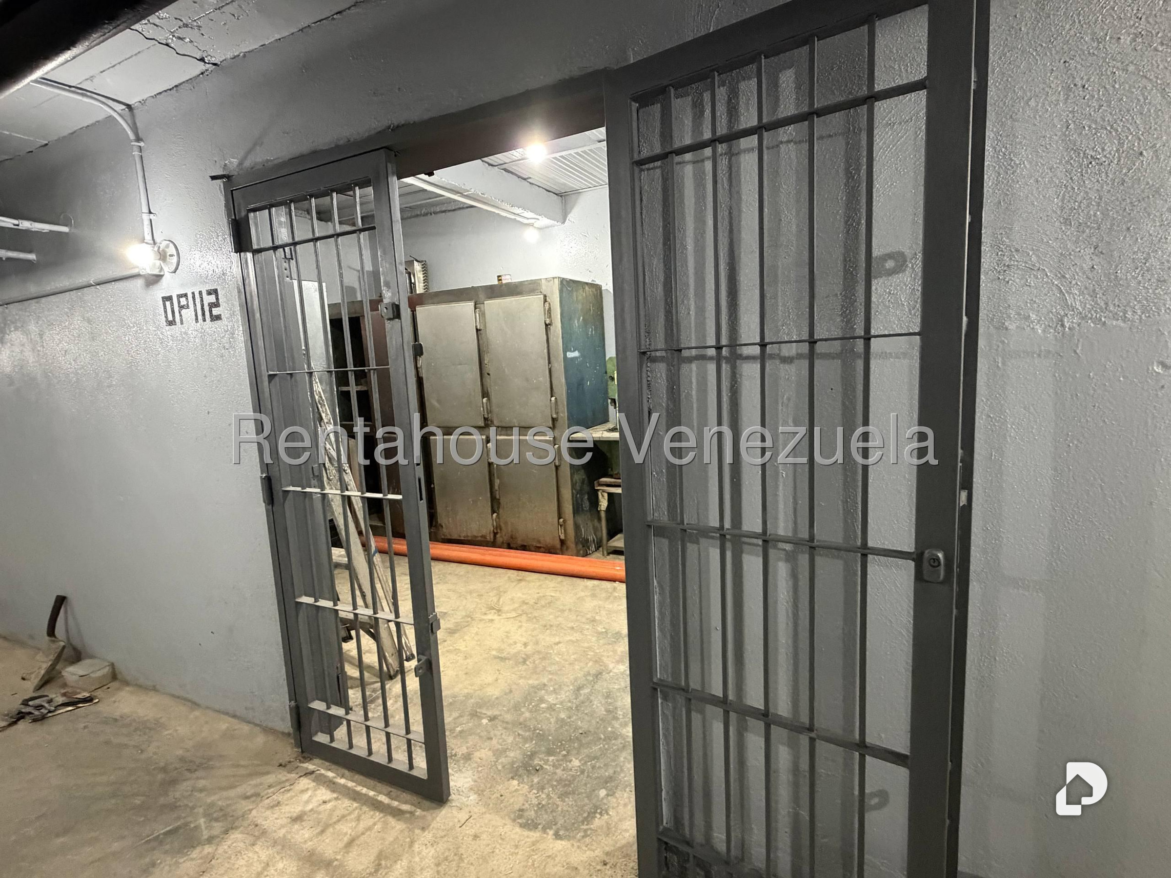 Galpón en Los Palos Grandes, Caracas – 25