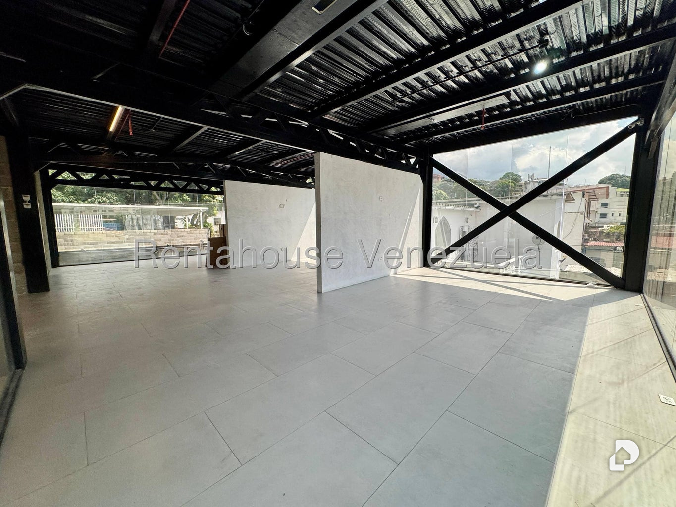 Local comercial en La Florida, Caracas – 24