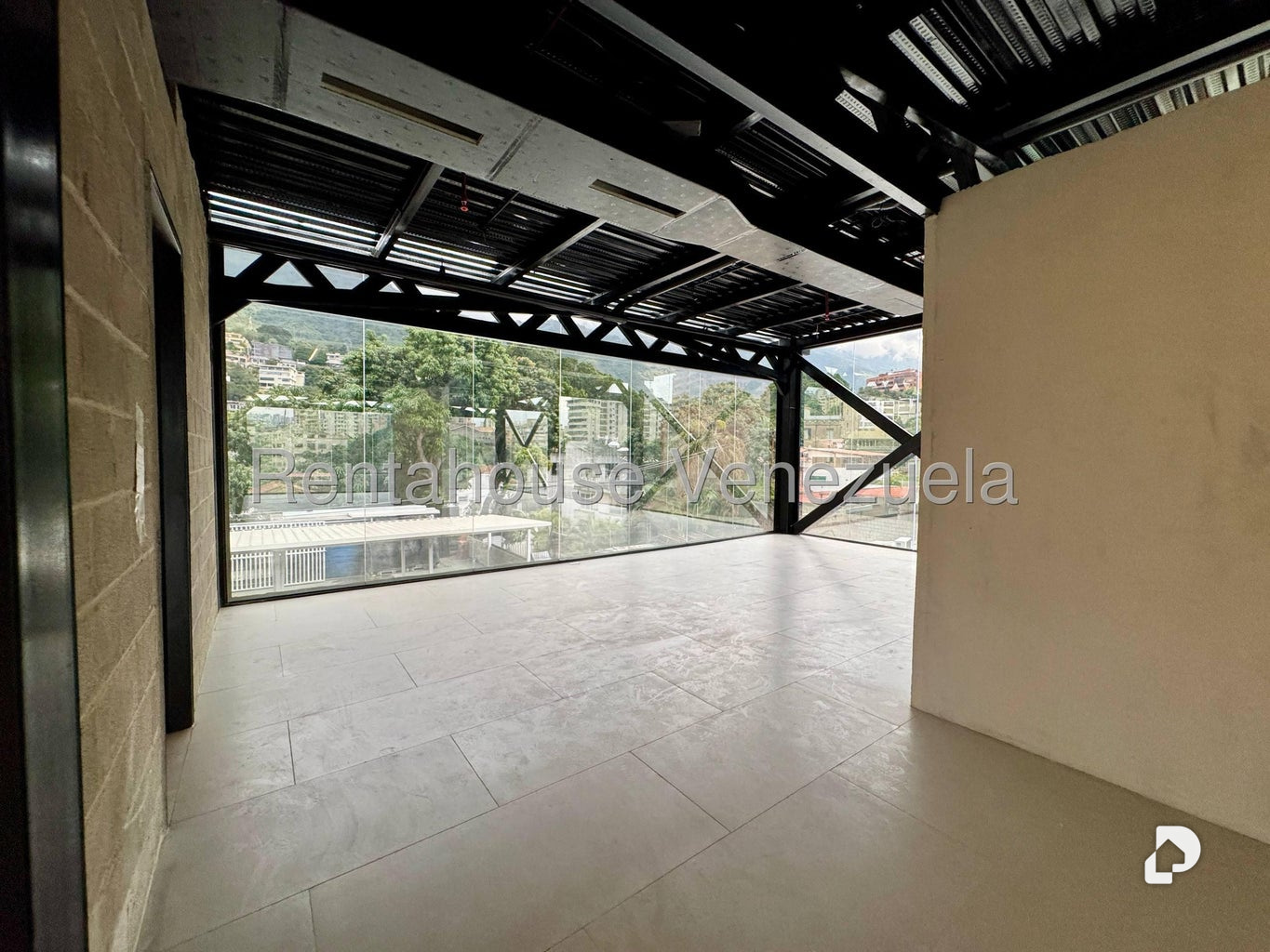 Local comercial en La Florida, Caracas – 26