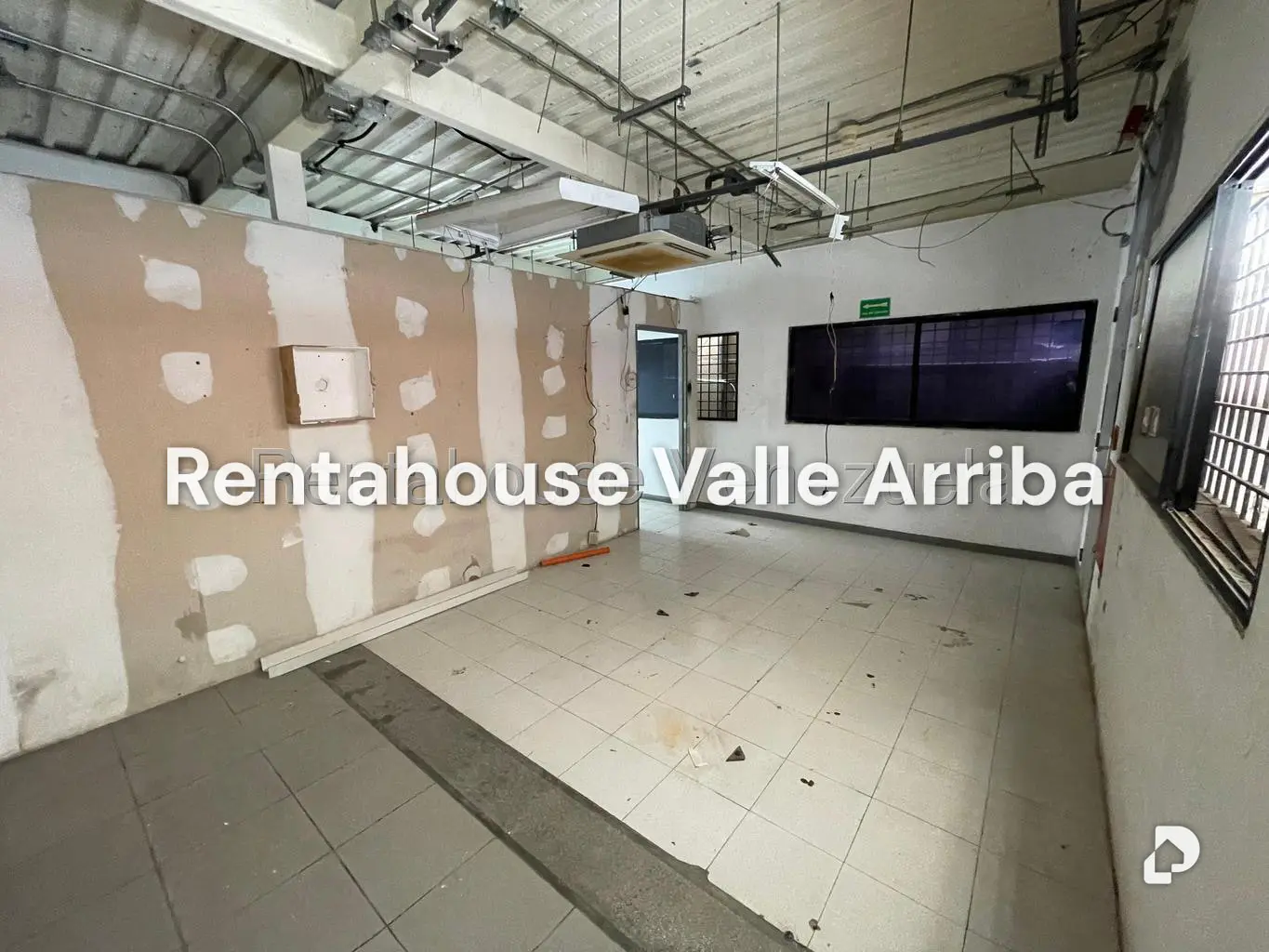 Local comercial en Las Mercedes, Caracas – 24