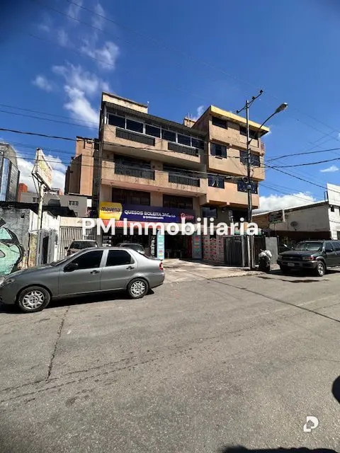 Building in Boleíta Sur, Caracas – 1