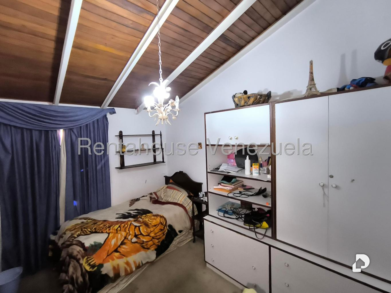Casa en Colinas de La California, Caracas – 27
