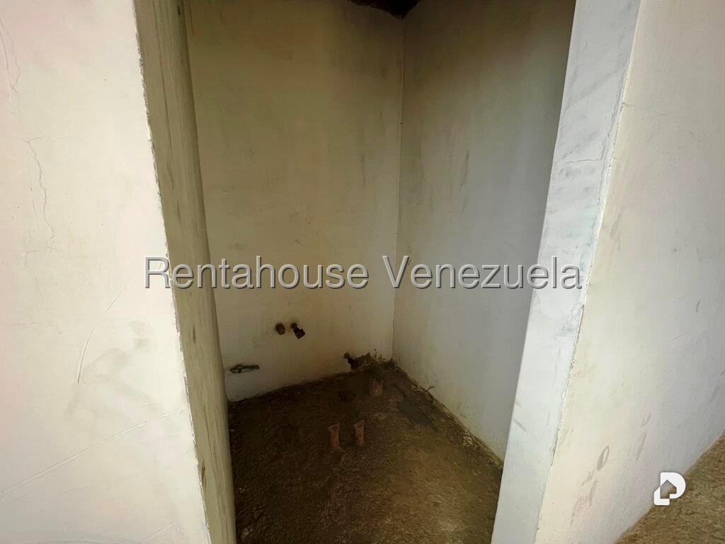 Oficina en Los Dos Caminos, Caracas – 8