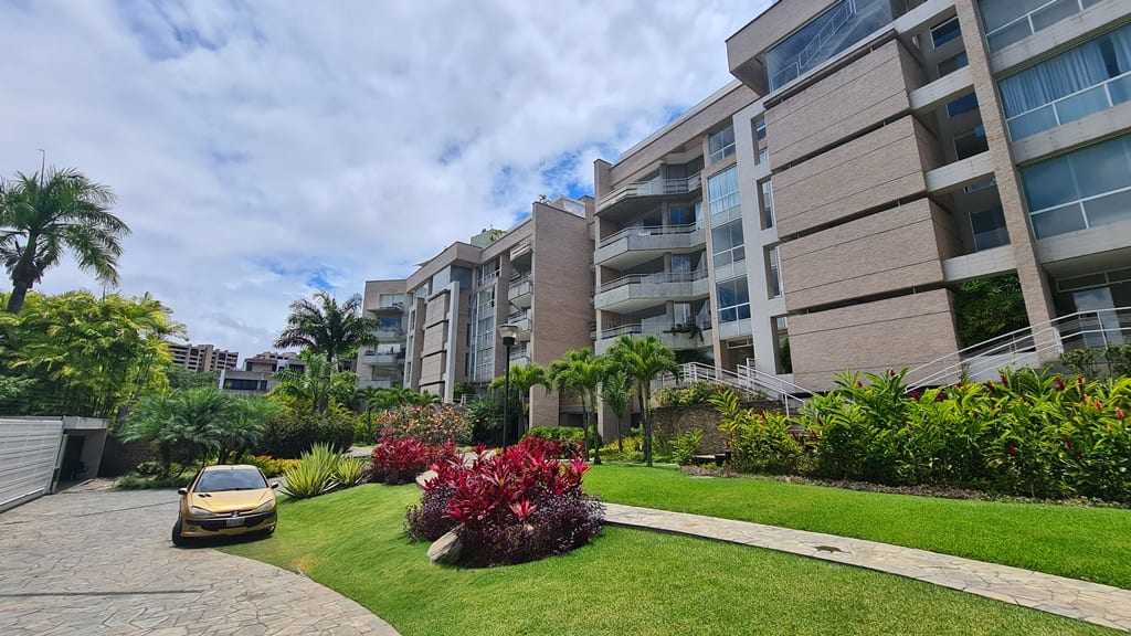 Apartment in Los Palos Grandes, Caracas - 1