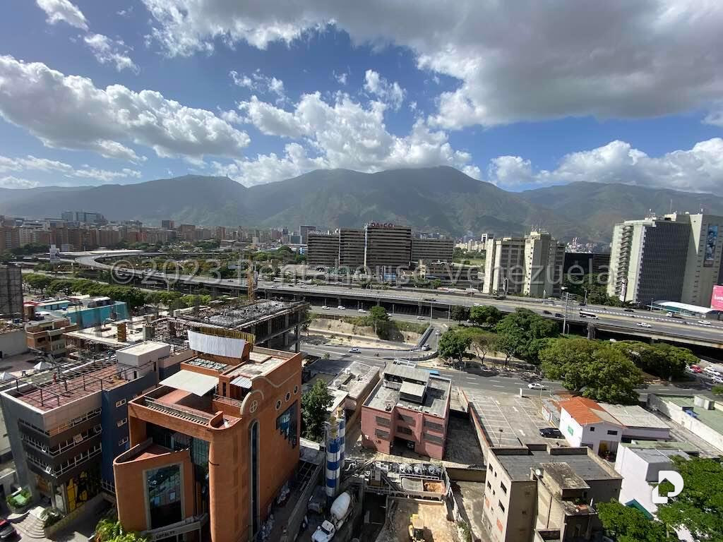 Oficina en Las Mercedes, Caracas – 18