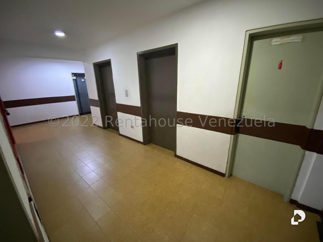 Office in El Marqués, Caracas – 17