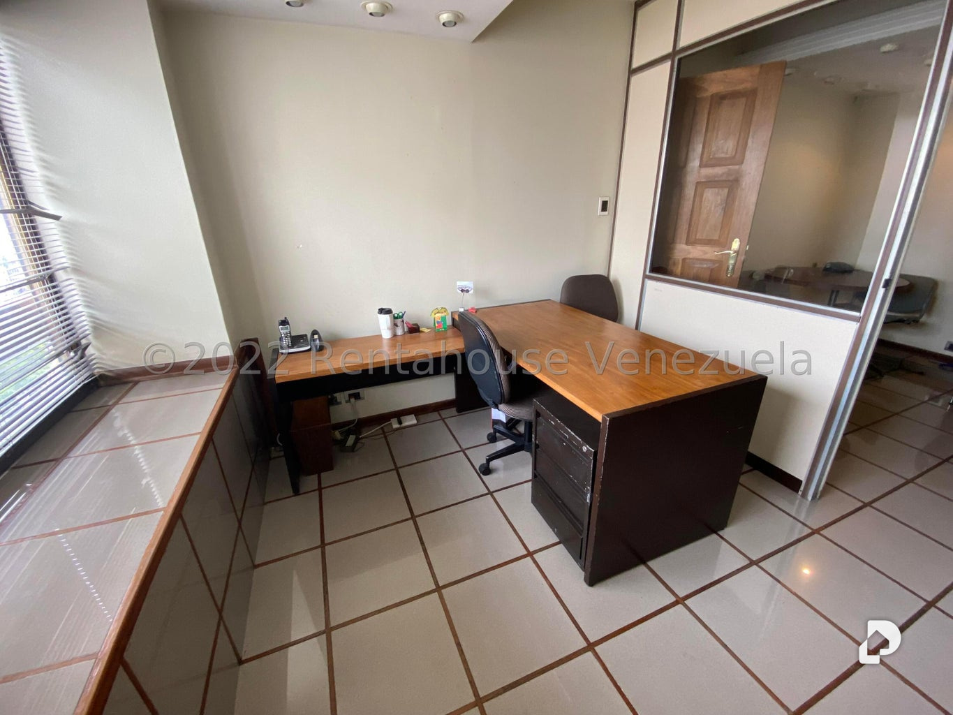 Office in El Marqués, Caracas – 12
