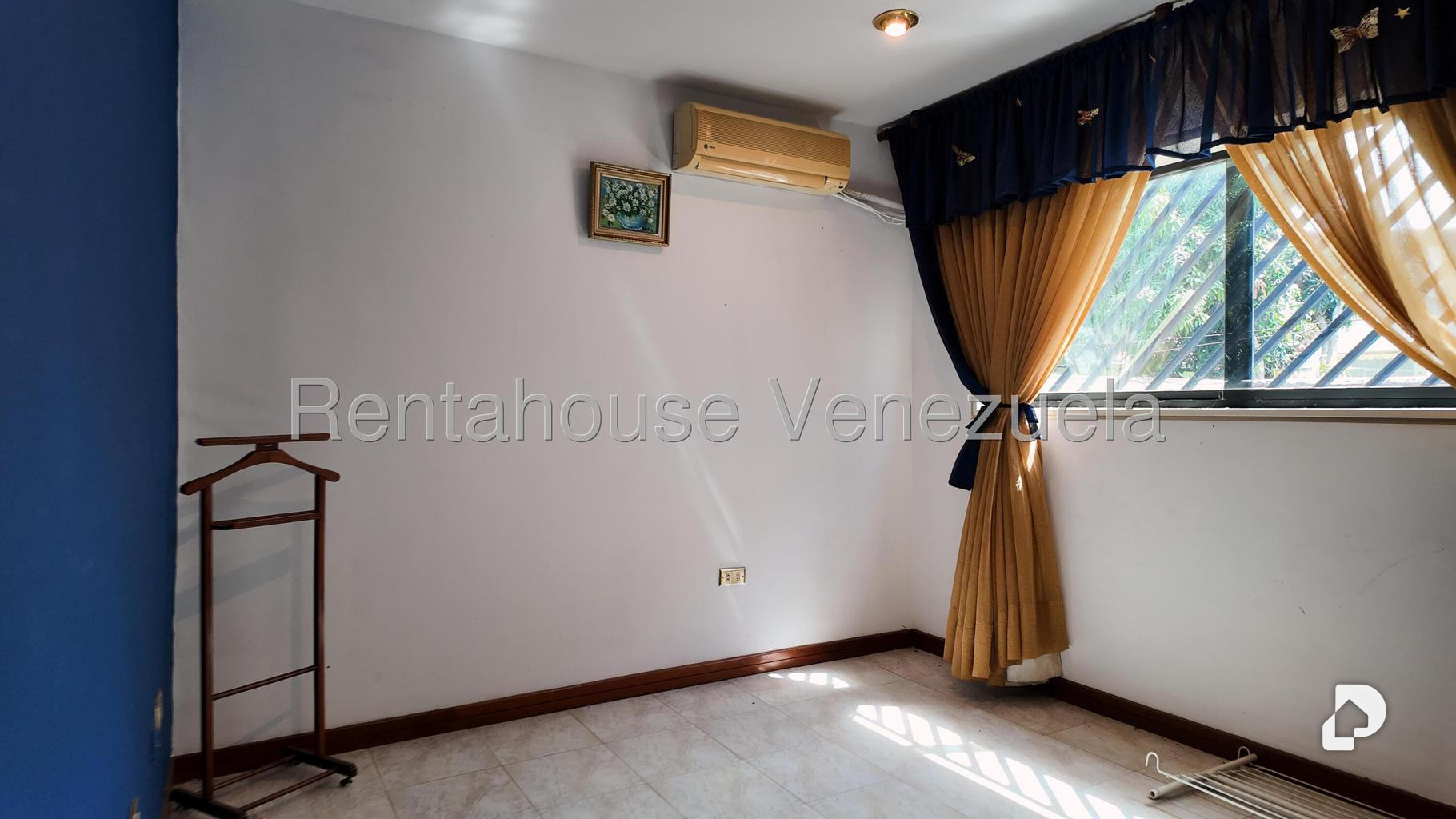 Casa en Lomas de La Lagunita, Caracas – 13
