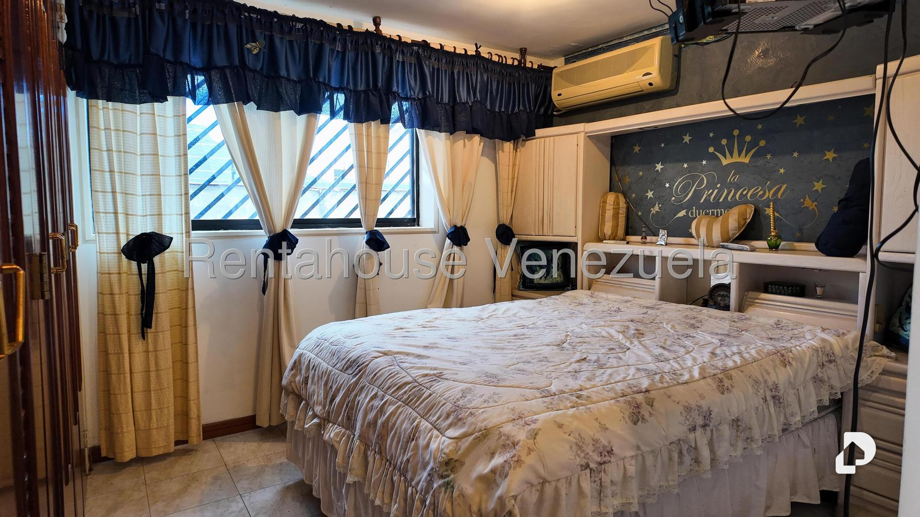 Casa en Lomas de La Lagunita, Caracas – 38
