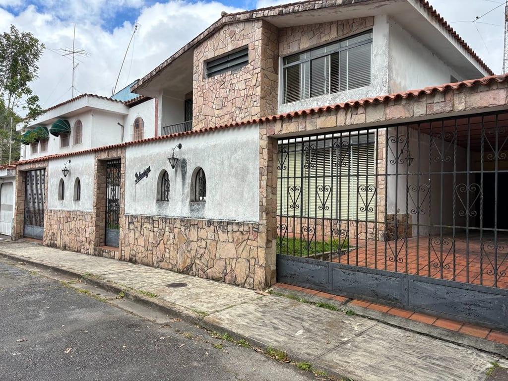 Casa en Los Castores, Altos Mirandinos - 1