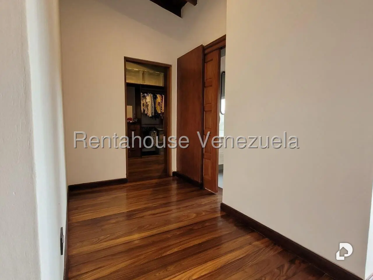 Casa en Cumbres de Curumo, Caracas – 38