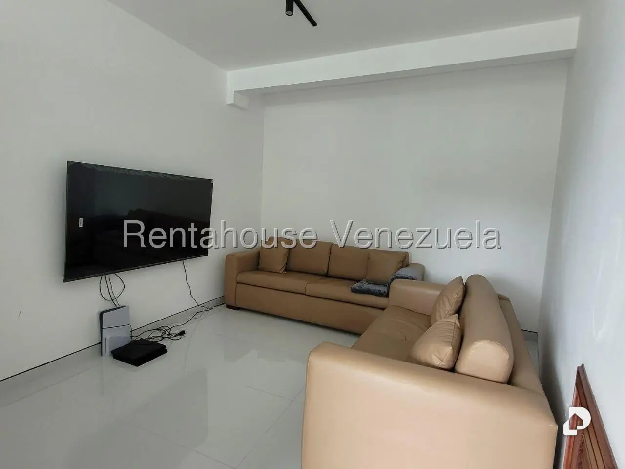 Casa en Cumbres de Curumo, Caracas – 23