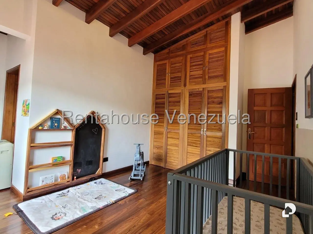 Casa en Cumbres de Curumo, Caracas – 29