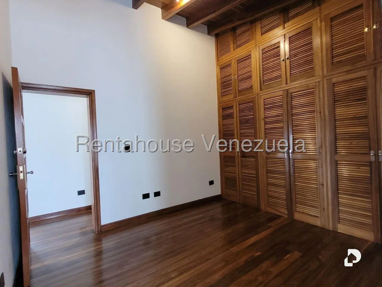 Casa en Cumbres de Curumo, Caracas – 32
