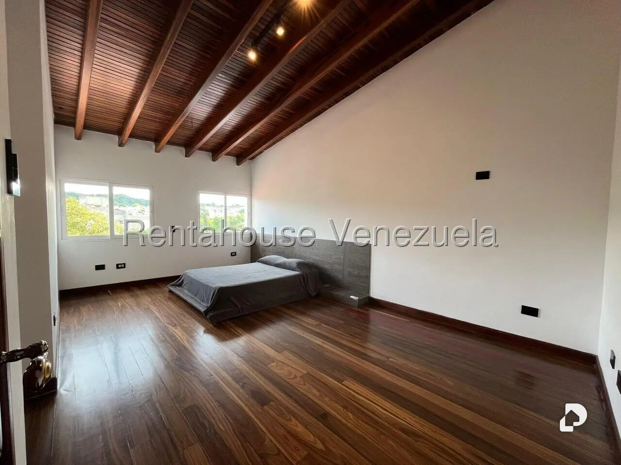 Casa en Cumbres de Curumo, Caracas – 37