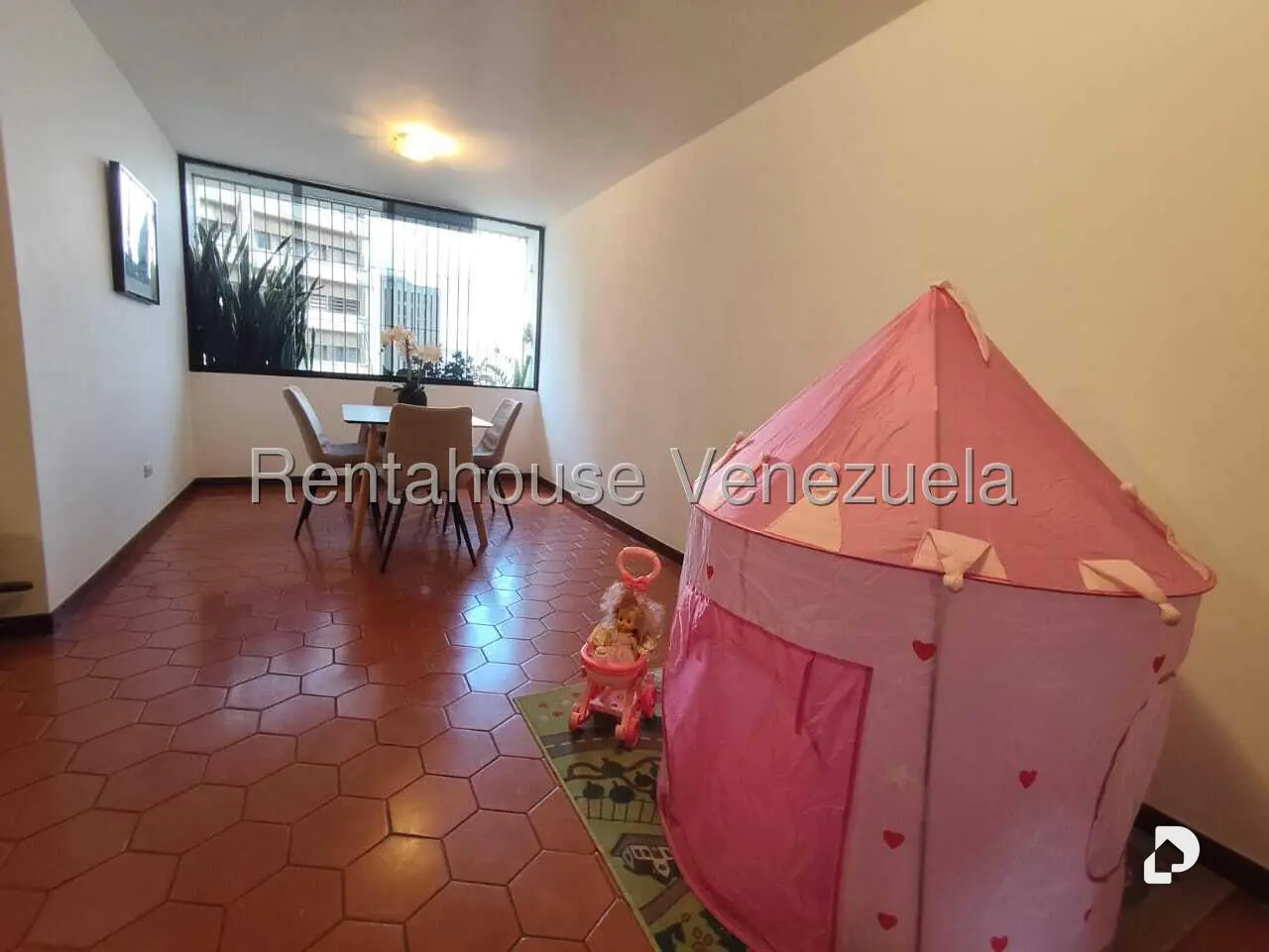 Apartamento en Los Palos Grandes, Caracas – 12