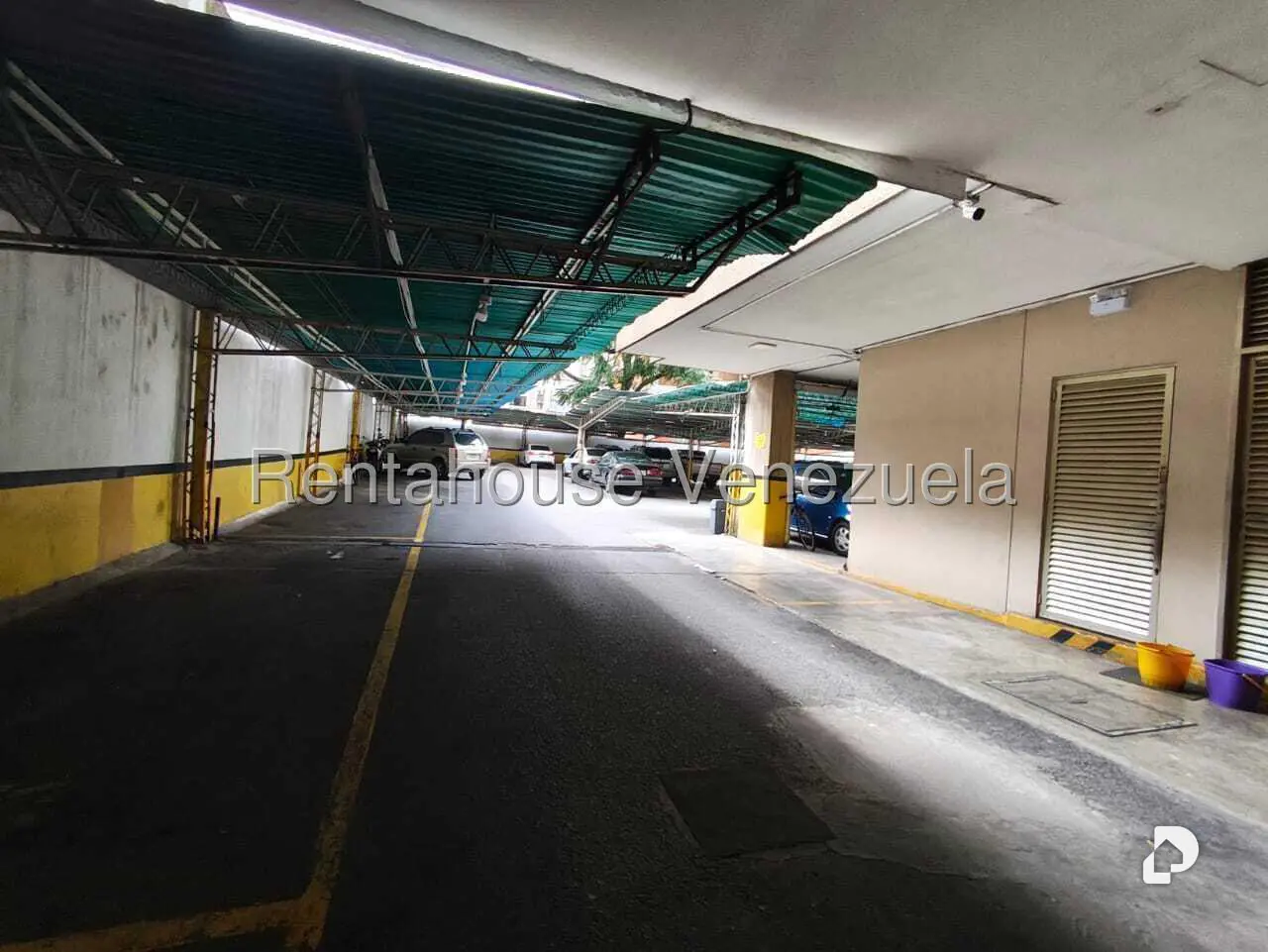 Apartamento en Los Palos Grandes, Caracas – 28