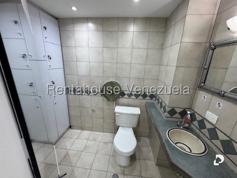 Oficina en Los Palos Grandes, Caracas – 12