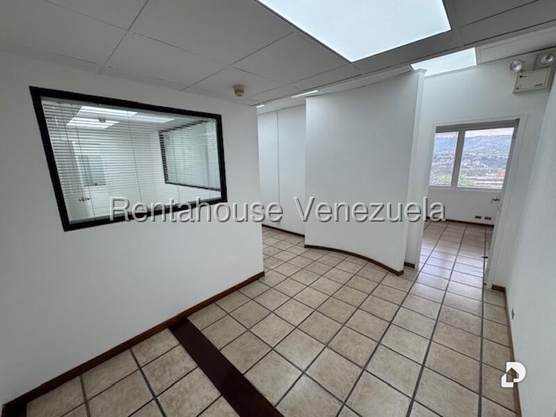 Oficina en Los Palos Grandes, Caracas – 14