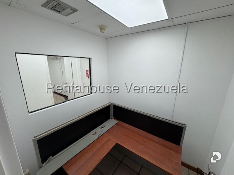 Oficina en Los Palos Grandes, Caracas – 24